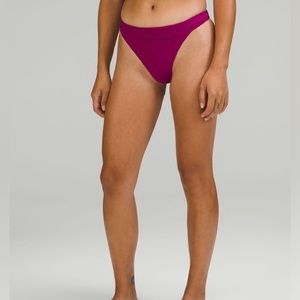 Lululemon Diamond Grid Skimpy Bottom (Size 8) NWT